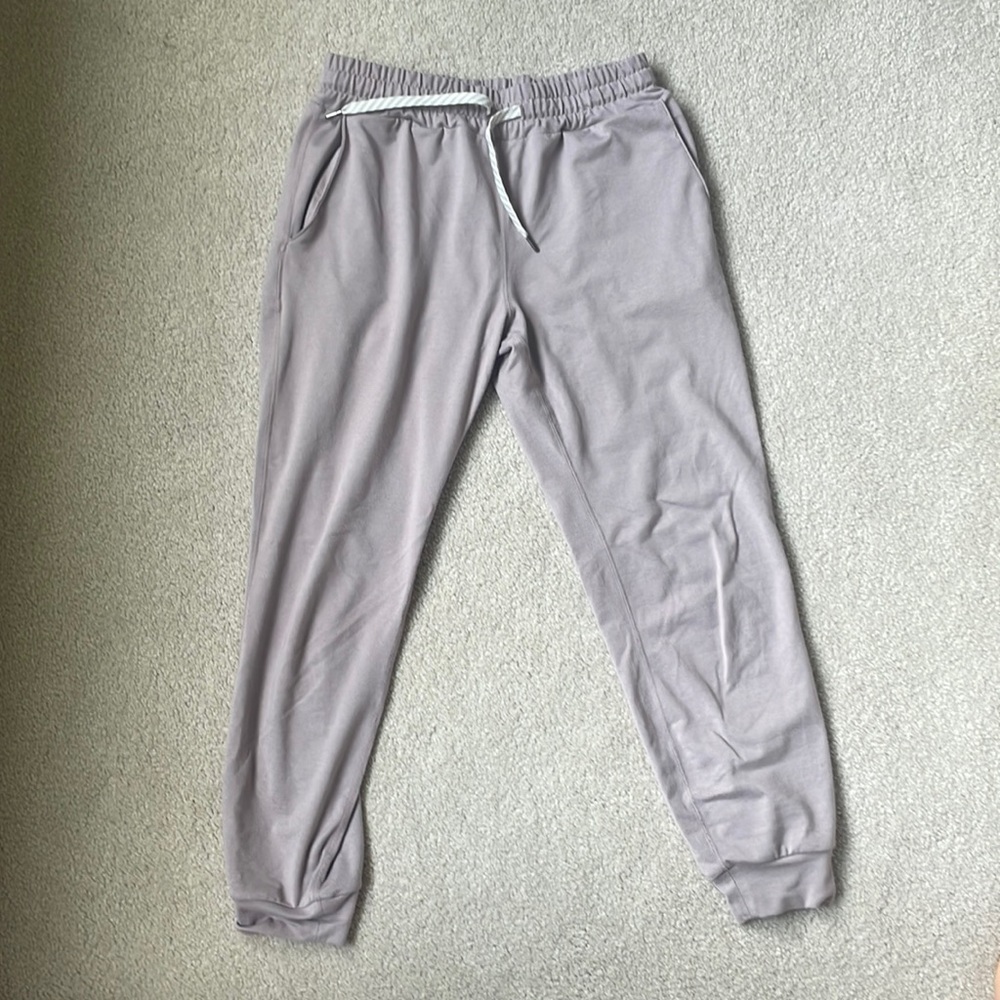 Awesome vuori sweatpants ! Pale purple color ! So cozy!